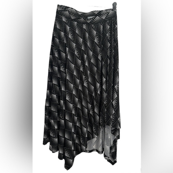 Catherine's flowy skirt - Picture 1 of 5